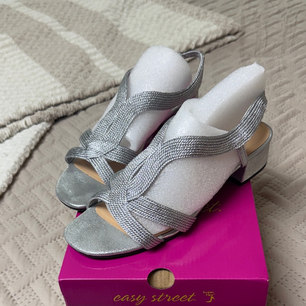 Worn once 8.5ww dressy sandals